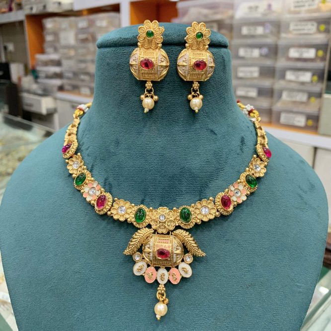 Antique Necklace Sets  82460
