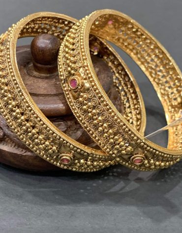 Antique Kundan Bangles