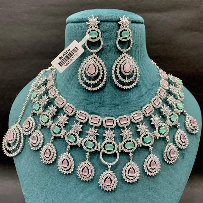 Diamond necklace set