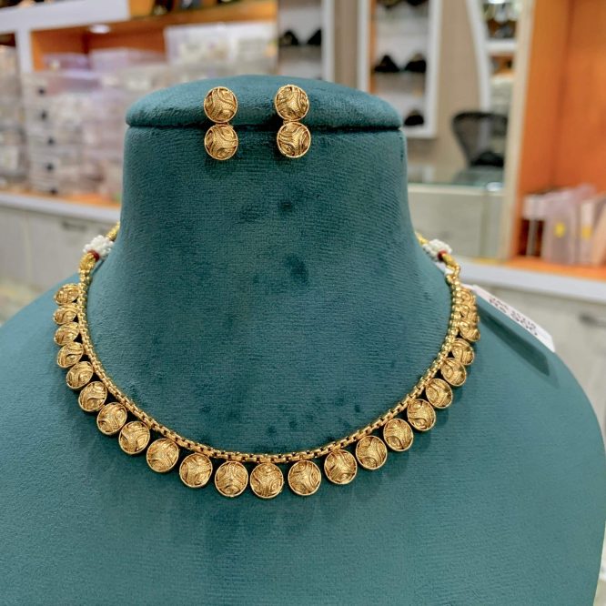 Antique necklace set