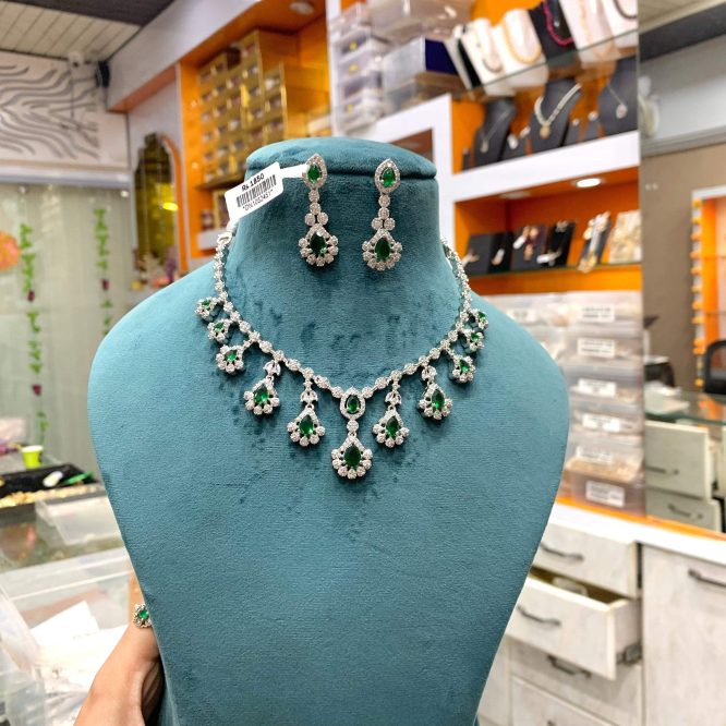 Diamond necklace set