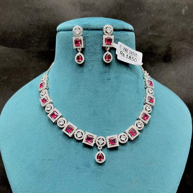 Diamond necklace set