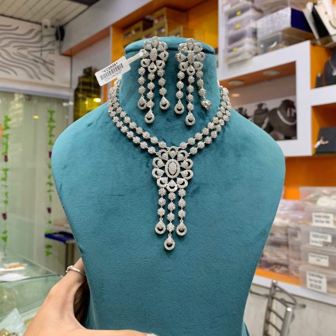 Diamond necklace sets