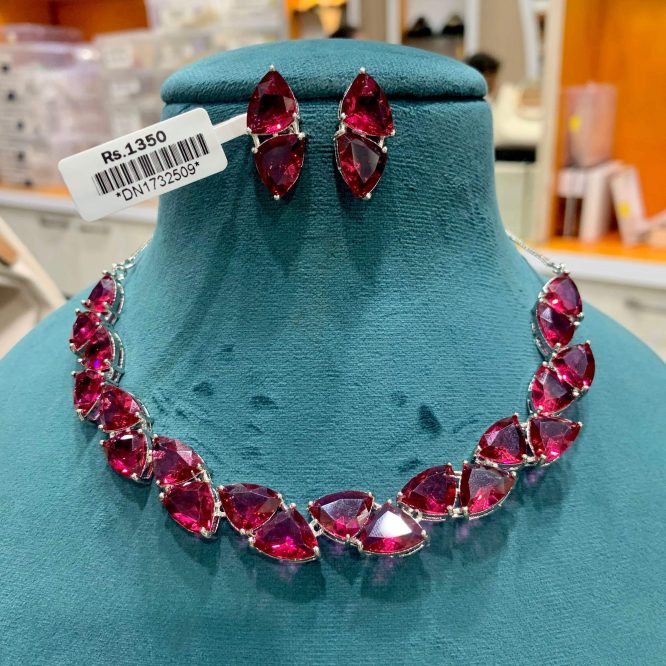 Diamond necklace set 57965447