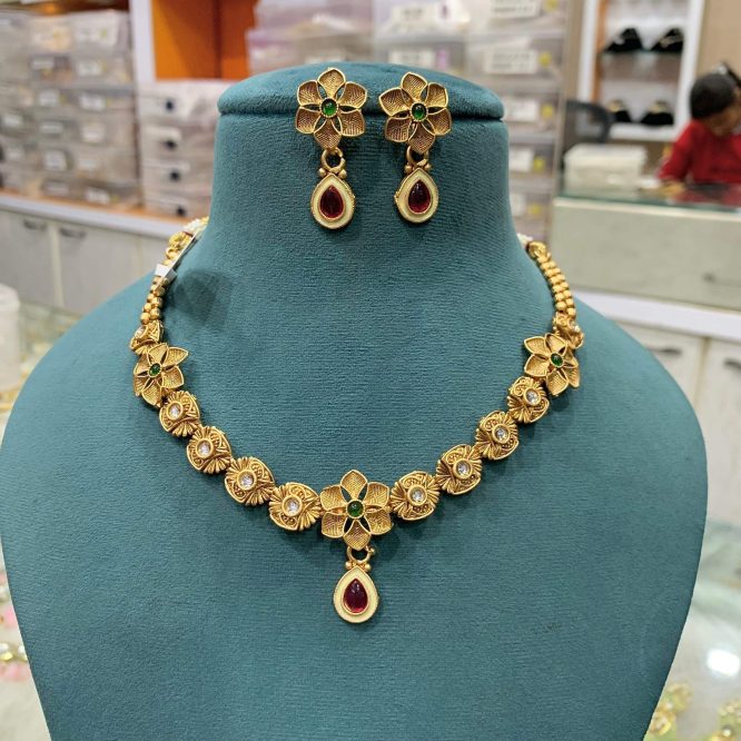 Antique Necklace Sets 5626355