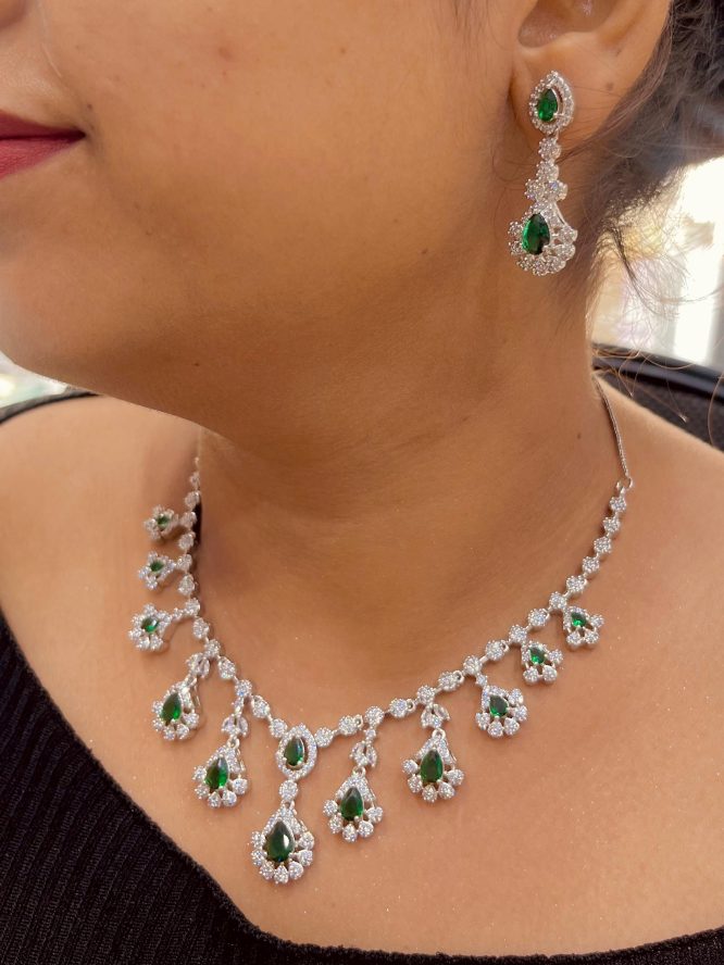 Diamond necklace set