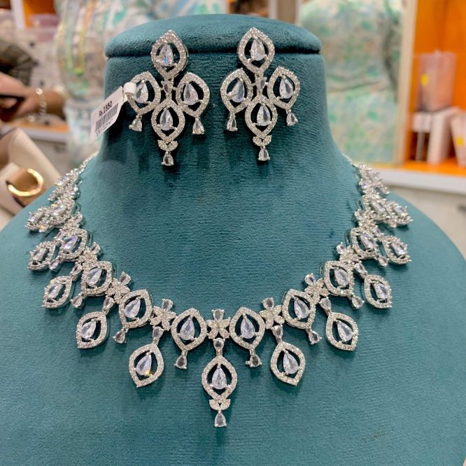 Silver-Plated Zircon Leaf Necklace Set
