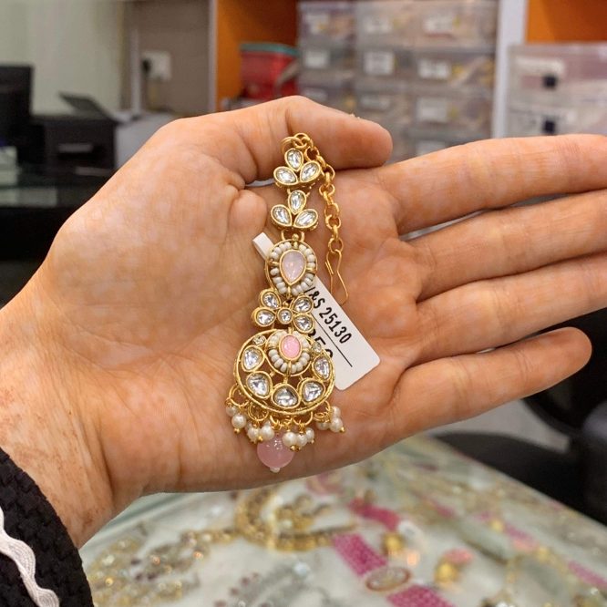 Kundan Maang Tikka